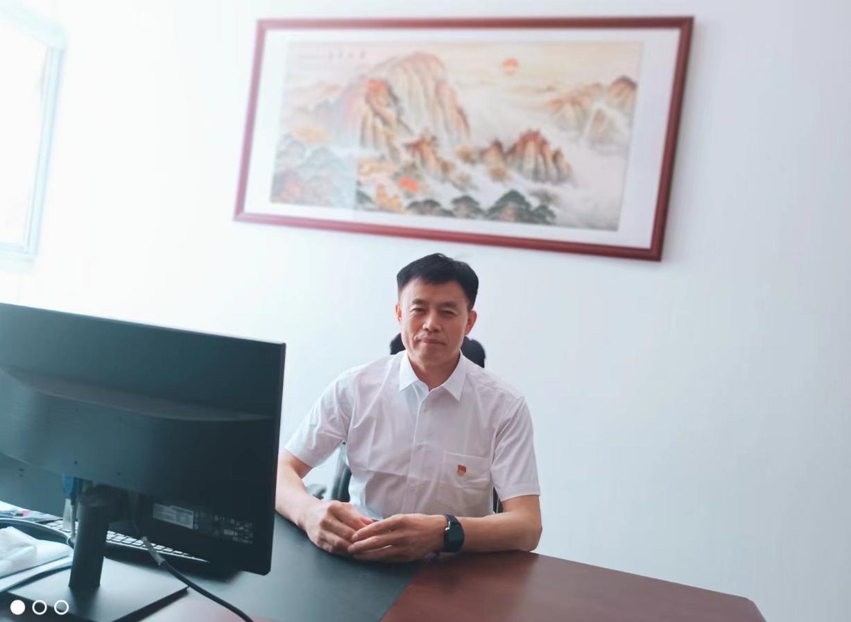任总照片.jpg